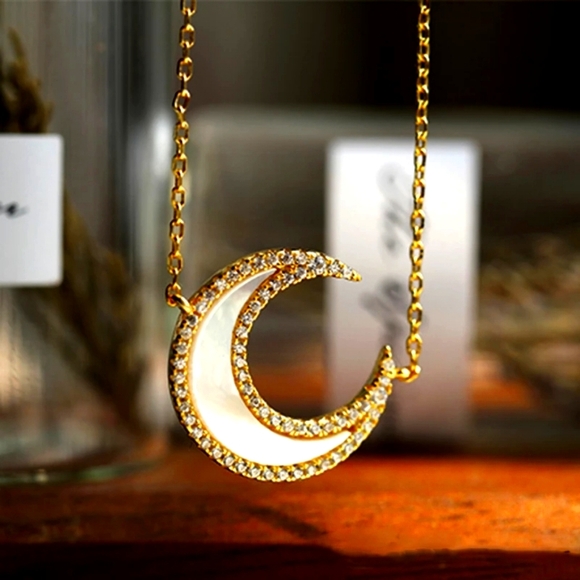 NEW 14k Gold Sea Shell Crescent Moon Necklace π - Picture 2 of 16